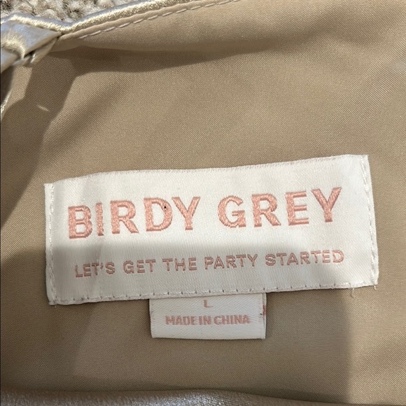 Elegant Gold Satin Gown - Picture 5 of 5